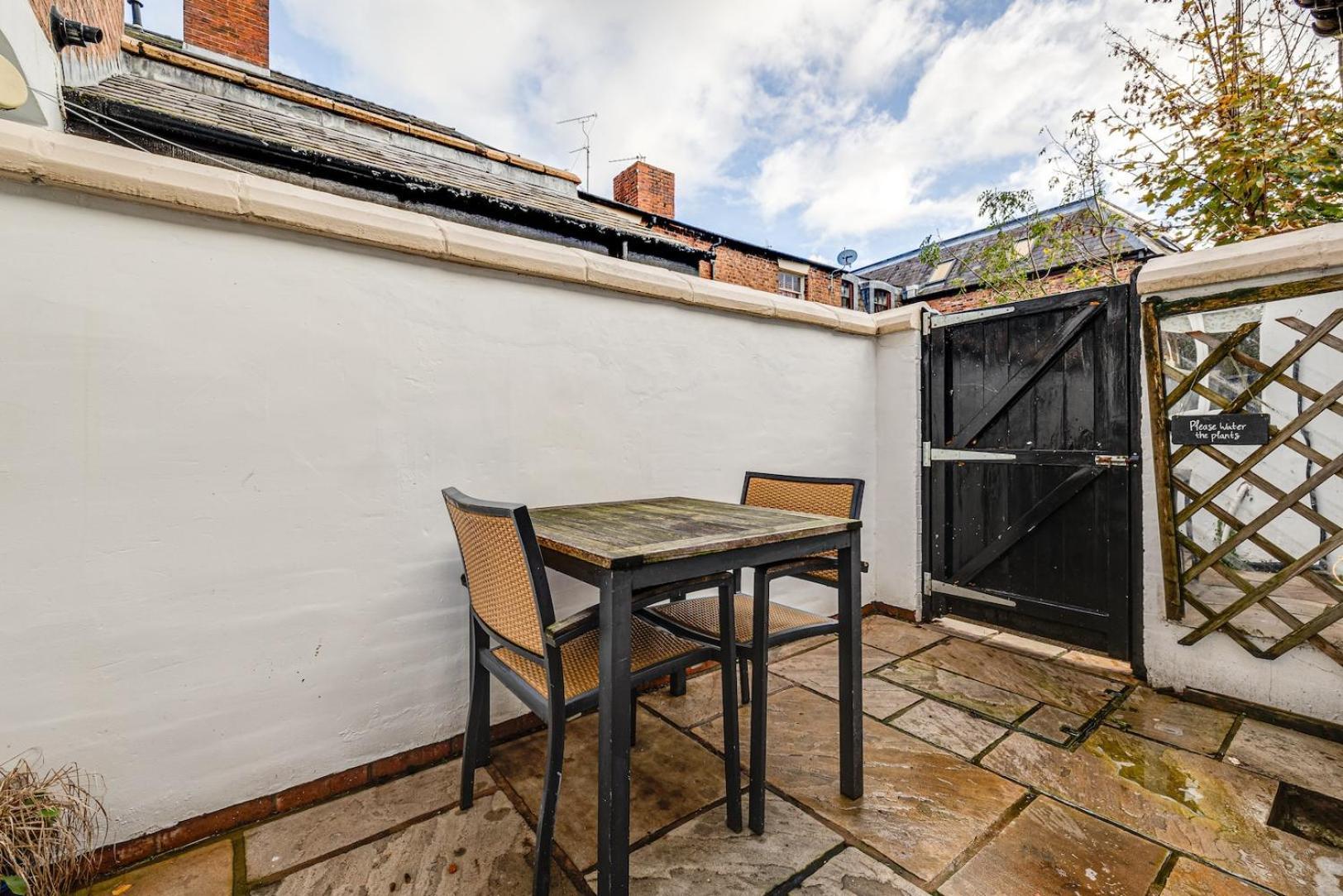 Gamul Place - Quiet City Centre Chester Bagian luar foto