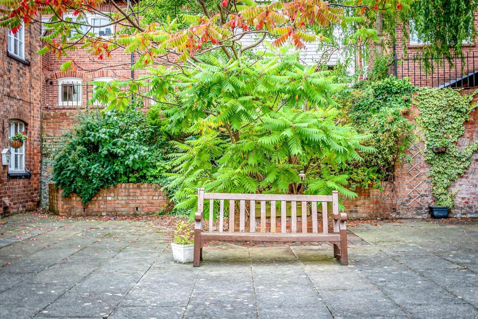 Gamul Place - Quiet City Centre Chester Bagian luar foto