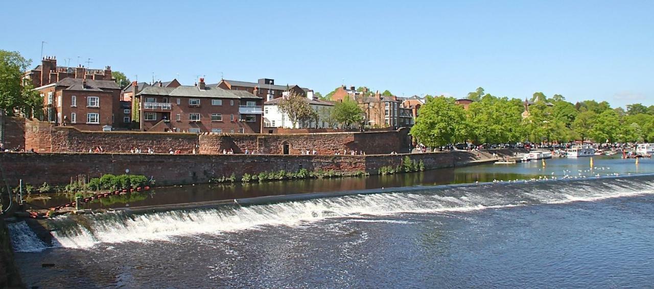 Gamul Place - Quiet City Centre Chester Bagian luar foto
